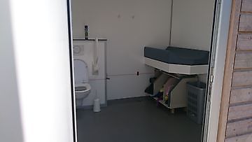 Gehandicapten toilet en verschoonkamer